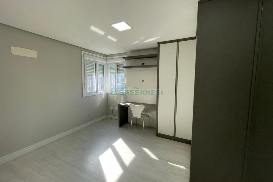 Apto Mobiliado com 85m², 2 dormitórios, 2 vagas, no bairro Panazzolo em Caxias do Sul para Comprar