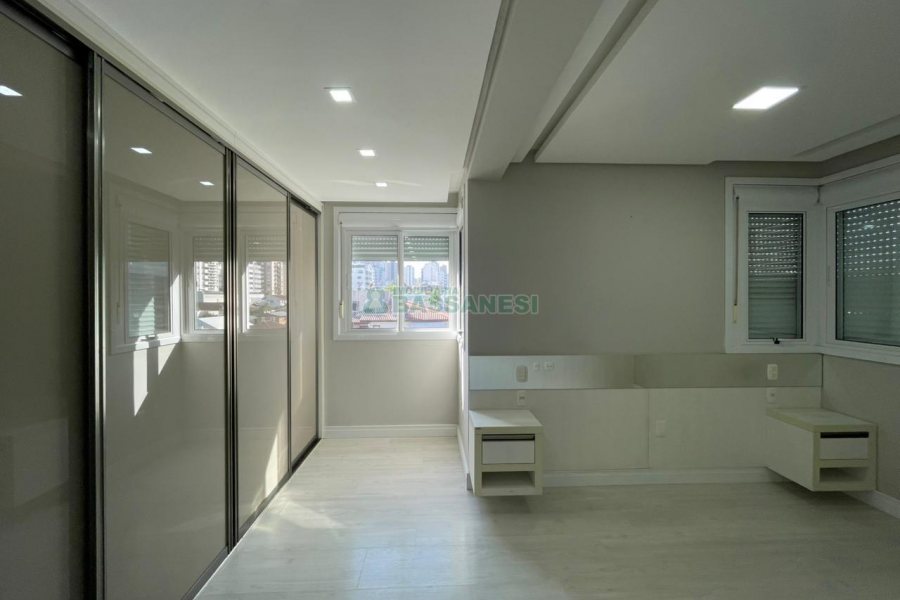 Apto Mobiliado com 85m², 2 dormitórios, 2 vagas, no bairro Panazzolo em Caxias do Sul para Comprar