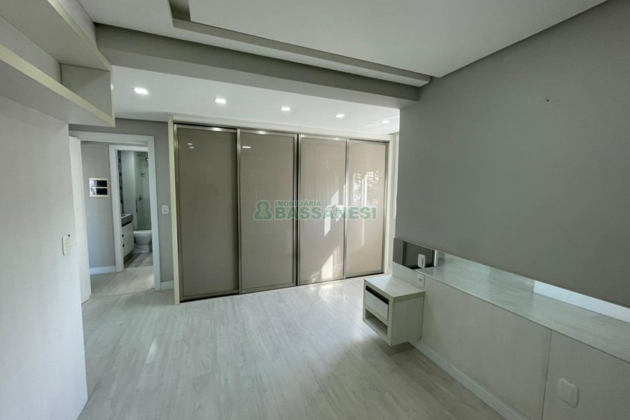 Apto Mobiliado com 85m², 2 dormitórios, 2 vagas, no bairro Panazzolo em Caxias do Sul para Comprar