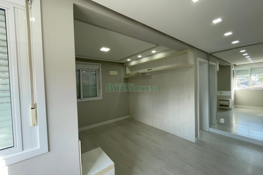 Apto Mobiliado com 85m², 2 dormitórios, 2 vagas, no bairro Panazzolo em Caxias do Sul para Comprar