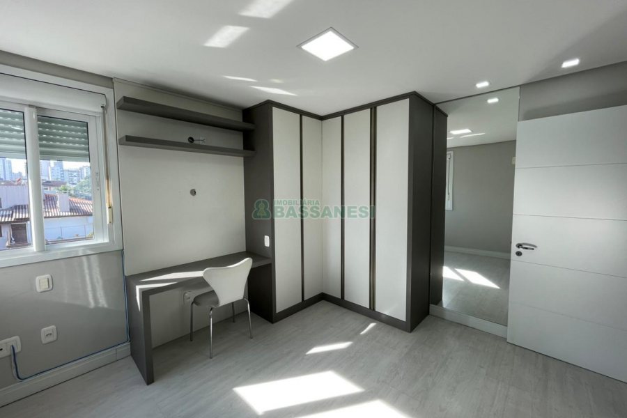 Apto Mobiliado com 85m², 2 dormitórios, 2 vagas, no bairro Panazzolo em Caxias do Sul para Comprar