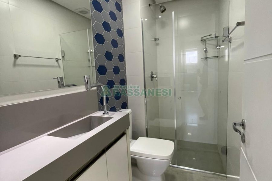 Apto Mobiliado com 85m², 2 dormitórios, 2 vagas, no bairro Panazzolo em Caxias do Sul para Comprar