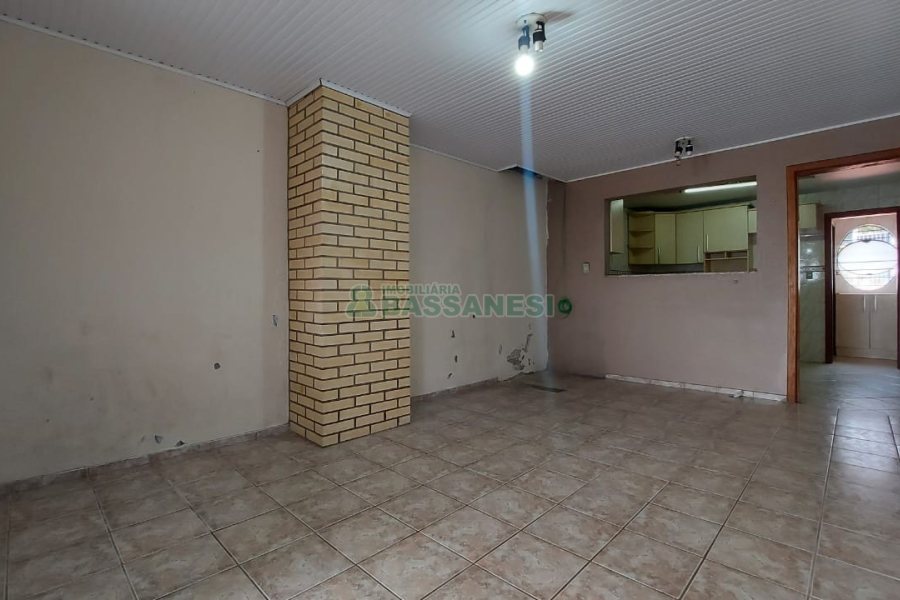 Casa com 219m², 6 dormitórios, 4 vagas, no bairro Panazzolo em Caxias do Sul para Comprar