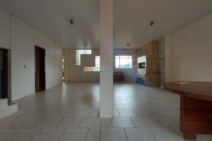 Casa com 219m², 6 dormitórios, 4 vagas, no bairro Panazzolo em Caxias do Sul para Comprar