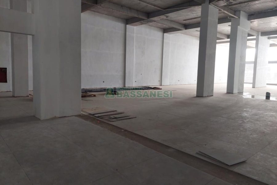 Loja com 583m², no bairro Villagio Iguatemi em Caxias do Sul para Alugar