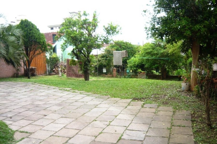 Predio com 99m², 3 dormitórios, 1 vaga, no bairro Pio X em Caxias do Sul para Comprar