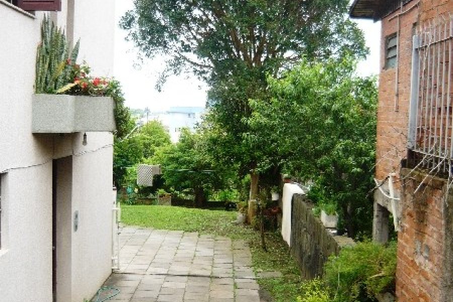 Predio com 99m², 3 dormitórios, 1 vaga, no bairro Pio X em Caxias do Sul para Comprar