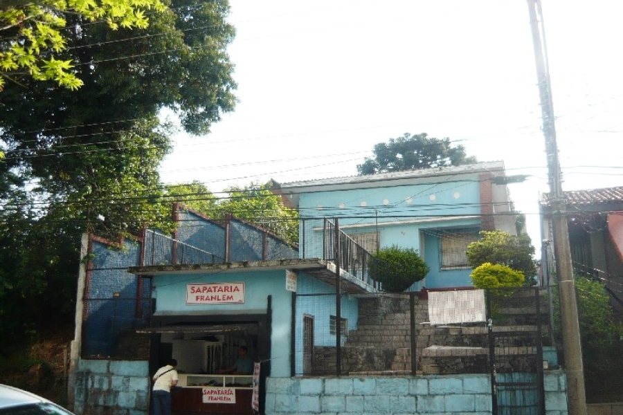 Casa com 180m², 3 dormitórios, 1 vaga, no bairro Centro em Caxias do Sul para Comprar