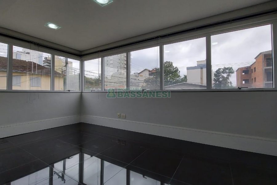 Sala Mobiliada com 97m², no bairro Panazzolo em Caxias do Sul para Comprar