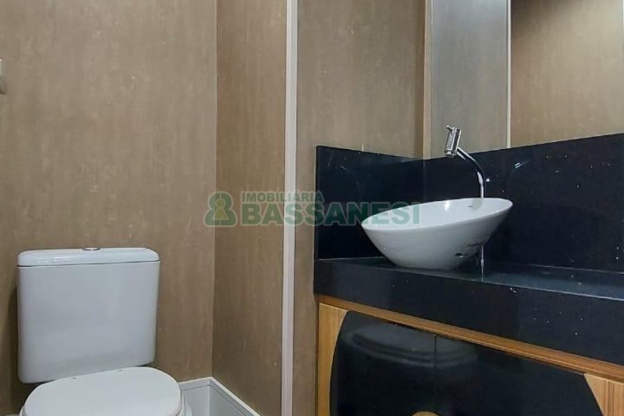 Sala Mobiliada com 97m², no bairro Panazzolo em Caxias do Sul para Comprar