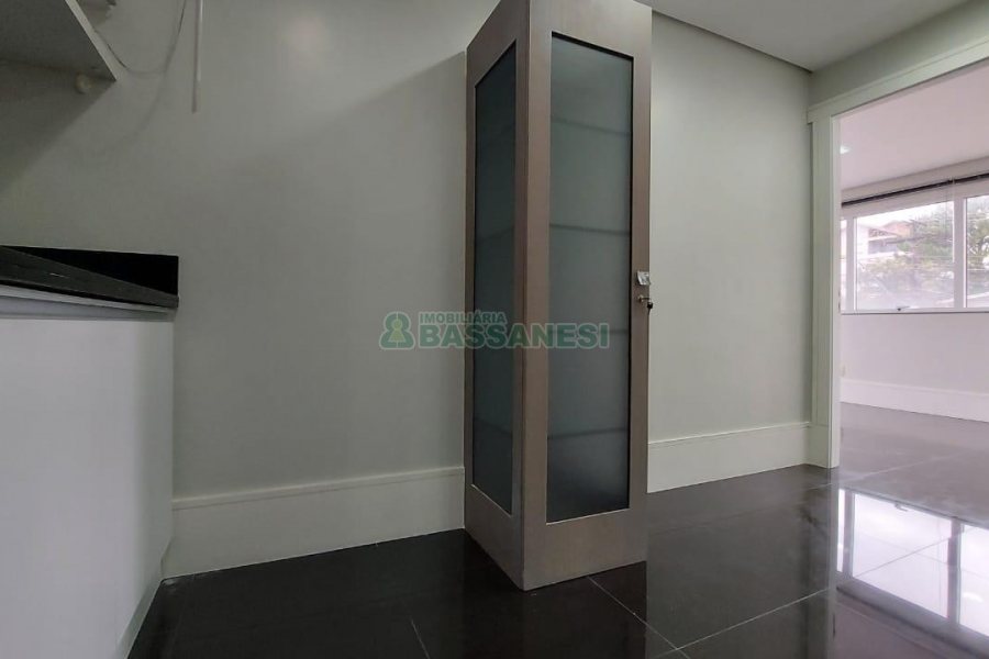 Sala Mobiliada com 97m², no bairro Panazzolo em Caxias do Sul para Comprar