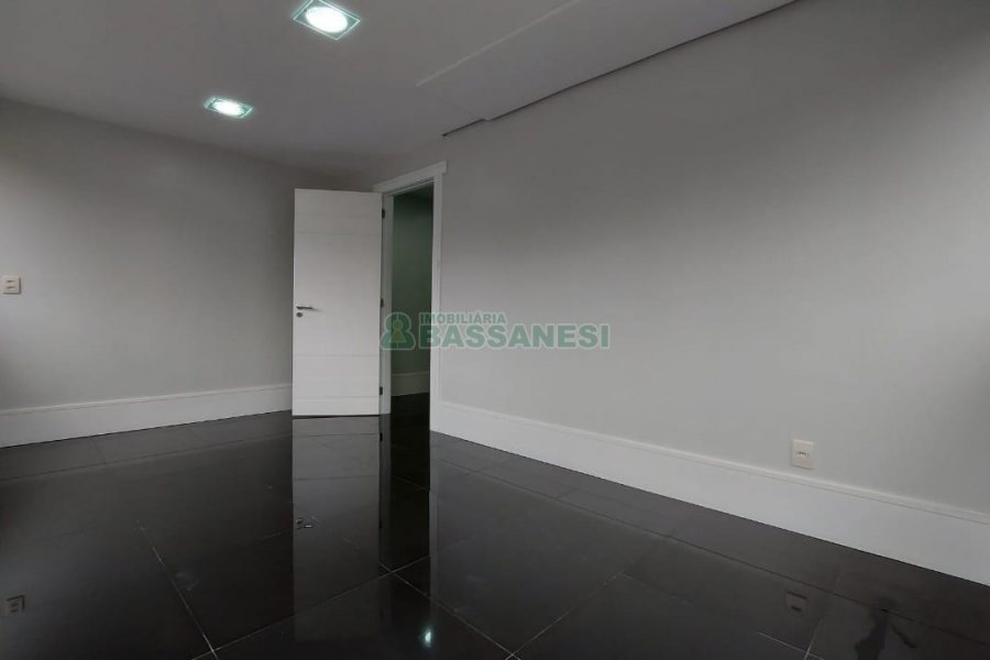 Sala Mobiliada com 97m², no bairro Panazzolo em Caxias do Sul para Comprar