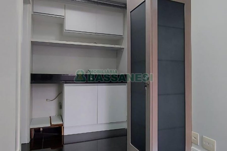 Sala Mobiliada com 97m², no bairro Panazzolo em Caxias do Sul para Comprar