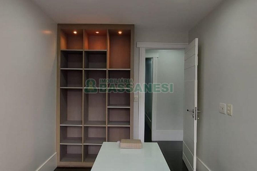 Sala Mobiliada com 97m², no bairro Panazzolo em Caxias do Sul para Comprar