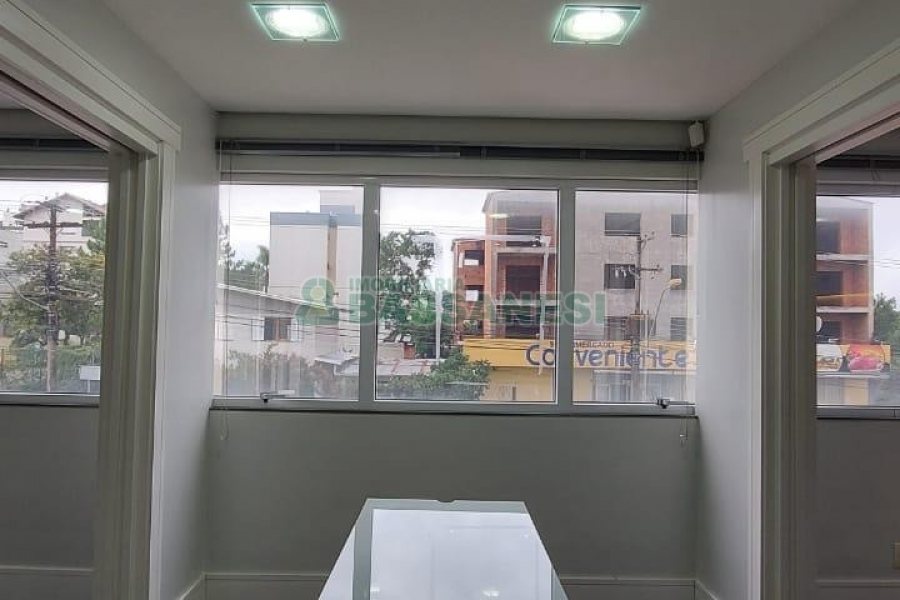 Sala Mobiliada com 97m², no bairro Panazzolo em Caxias do Sul para Comprar