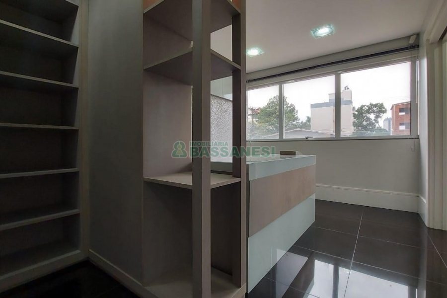 Sala Mobiliada com 97m², no bairro Panazzolo em Caxias do Sul para Comprar