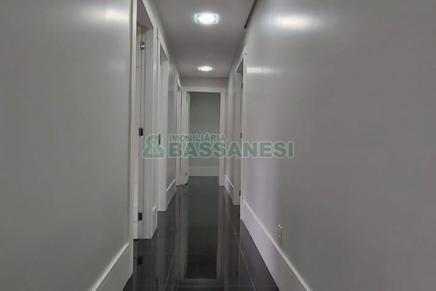 Sala Mobiliada com 97m², no bairro Panazzolo em Caxias do Sul para Comprar