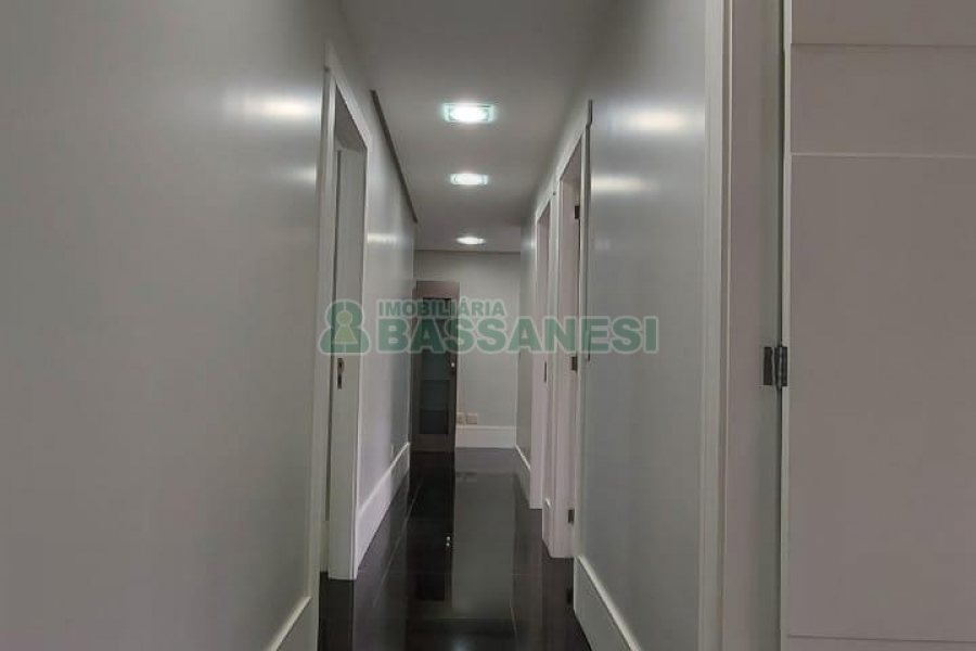 Sala Mobiliada com 97m², no bairro Panazzolo em Caxias do Sul para Comprar