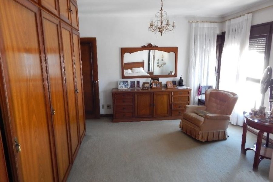 Apto Mobiliado com 260m², 4 dormitórios, 2 vagas, no bairro Centro em Caxias do Sul para Alugar ou Comprar