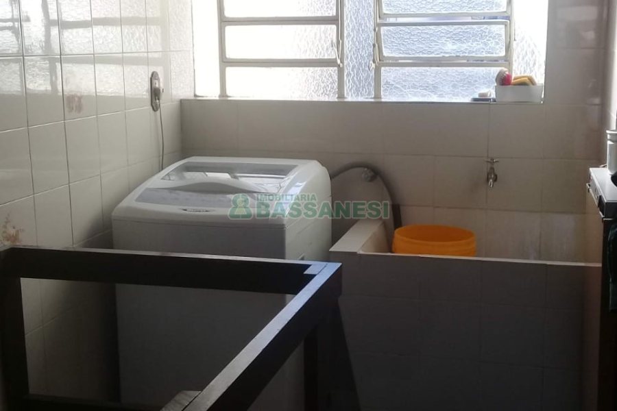 Casa com 156m², 3 dormitórios, 1 vaga, no bairro Panazzolo em Caxias do Sul para Comprar