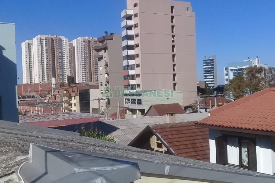 Casa com 156m², 3 dormitórios, 1 vaga, no bairro Panazzolo em Caxias do Sul para Comprar