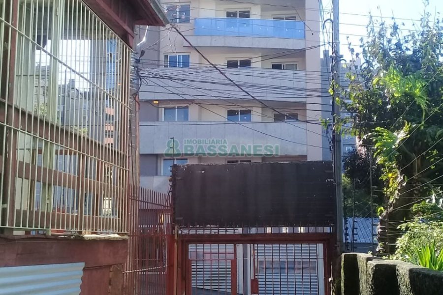 Casa com 156m², 3 dormitórios, 1 vaga, no bairro Panazzolo em Caxias do Sul para Comprar