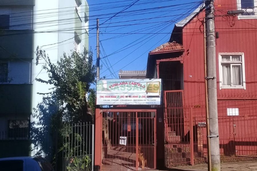 Casa com 156m², 3 dormitórios, 1 vaga, no bairro Panazzolo em Caxias do Sul para Comprar