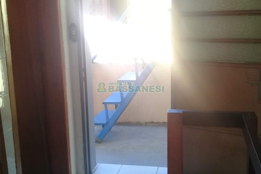 Casa com 156m², 3 dormitórios, 1 vaga, no bairro Panazzolo em Caxias do Sul para Comprar