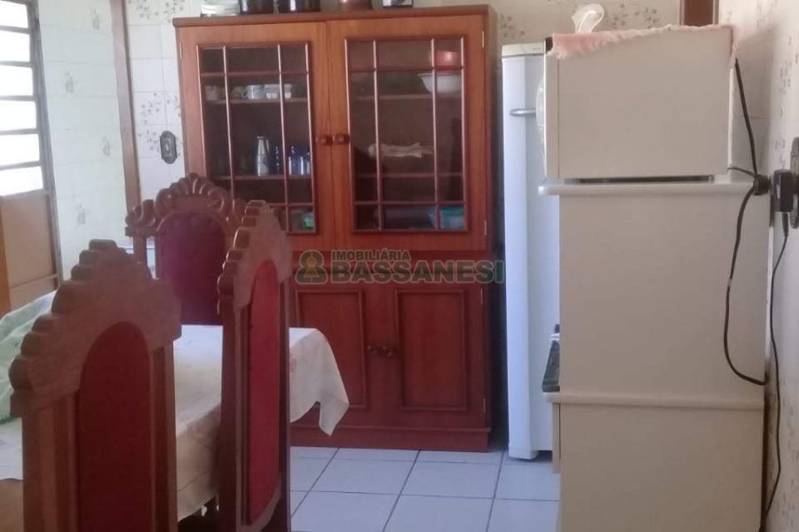 Casa com 156m², 3 dormitórios, 1 vaga, no bairro Panazzolo em Caxias do Sul para Comprar