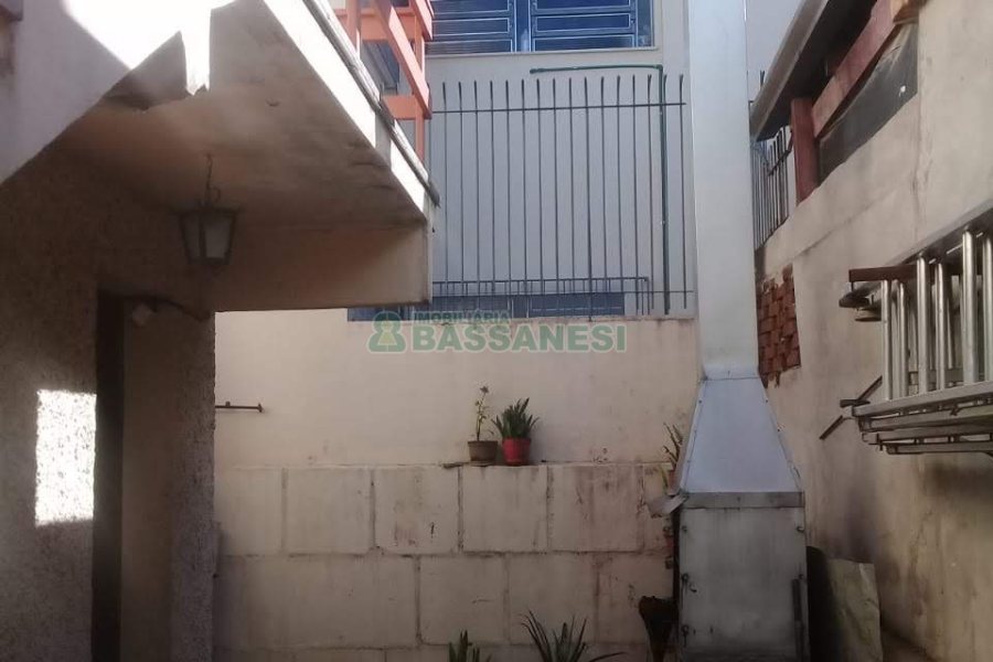 Casa com 156m², 3 dormitórios, 1 vaga, no bairro Panazzolo em Caxias do Sul para Comprar