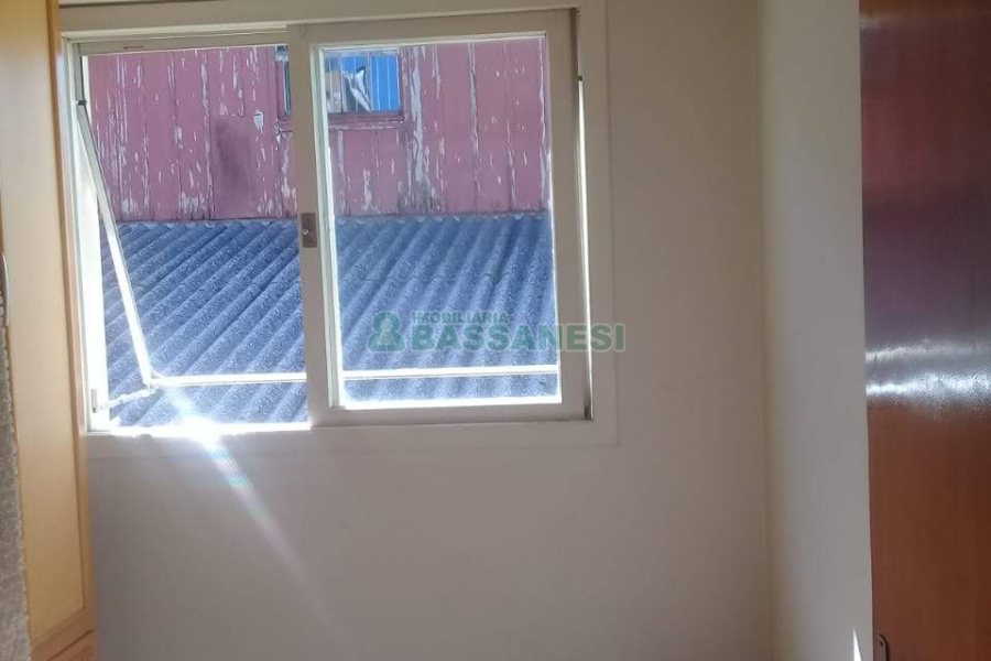 Casa com 156m², 3 dormitórios, 1 vaga, no bairro Panazzolo em Caxias do Sul para Comprar