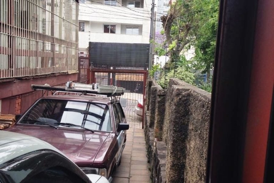 Casa com 156m², 3 dormitórios, 1 vaga, no bairro Panazzolo em Caxias do Sul para Comprar