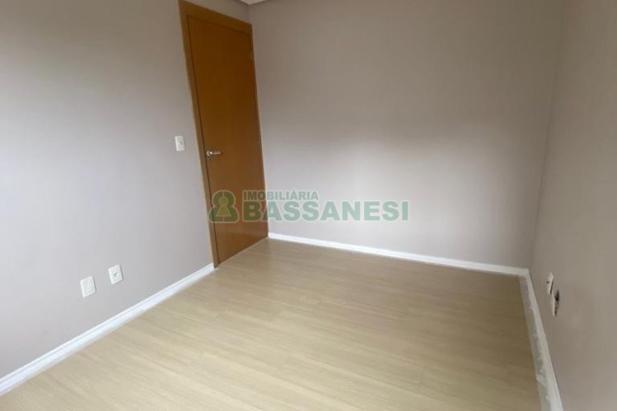 Apartamento com 42m², 1 dormitório, 1 vaga, no bairro Petrópolis em Caxias do Sul para Alugar