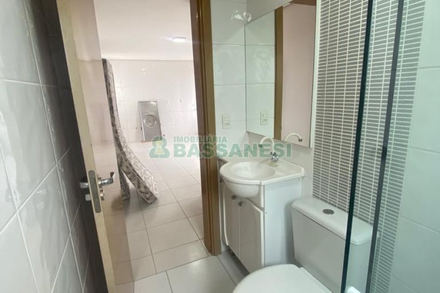 Apartamento com 42m², 1 dormitório, 1 vaga, no bairro Petrópolis em Caxias do Sul para Alugar