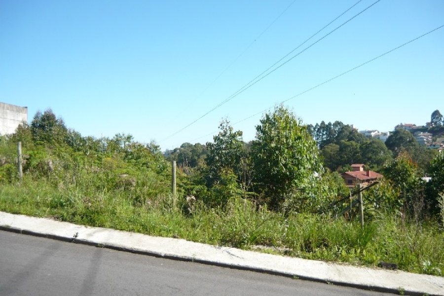 Terreno com 472m², no bairro Cinqüentenário em Caxias do Sul para Comprar