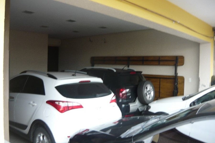 Casa com 330m², 3 dormitórios, 4 vagas, no bairro Colina Sorriso em Caxias do Sul para Comprar