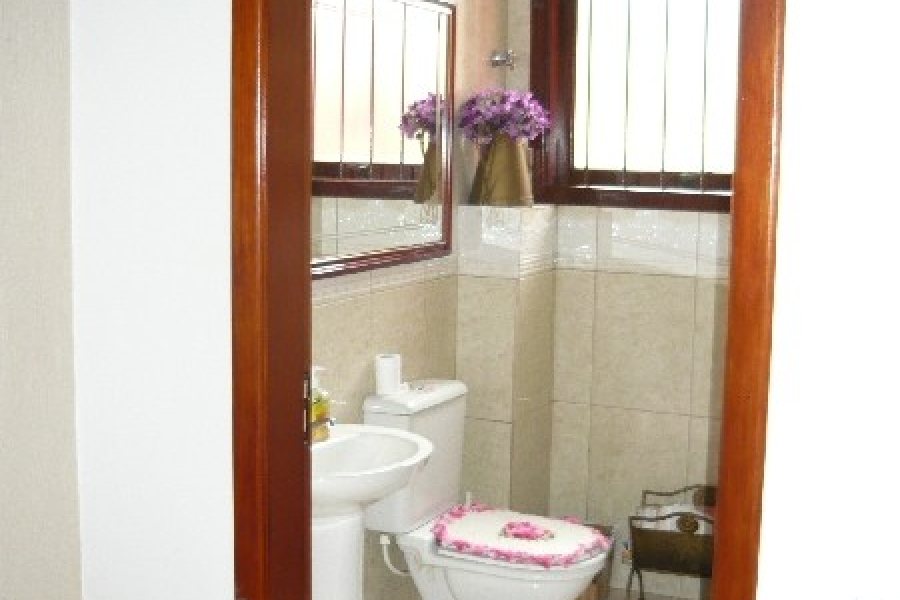 Casa com 330m², 3 dormitórios, 4 vagas, no bairro Colina Sorriso em Caxias do Sul para Comprar