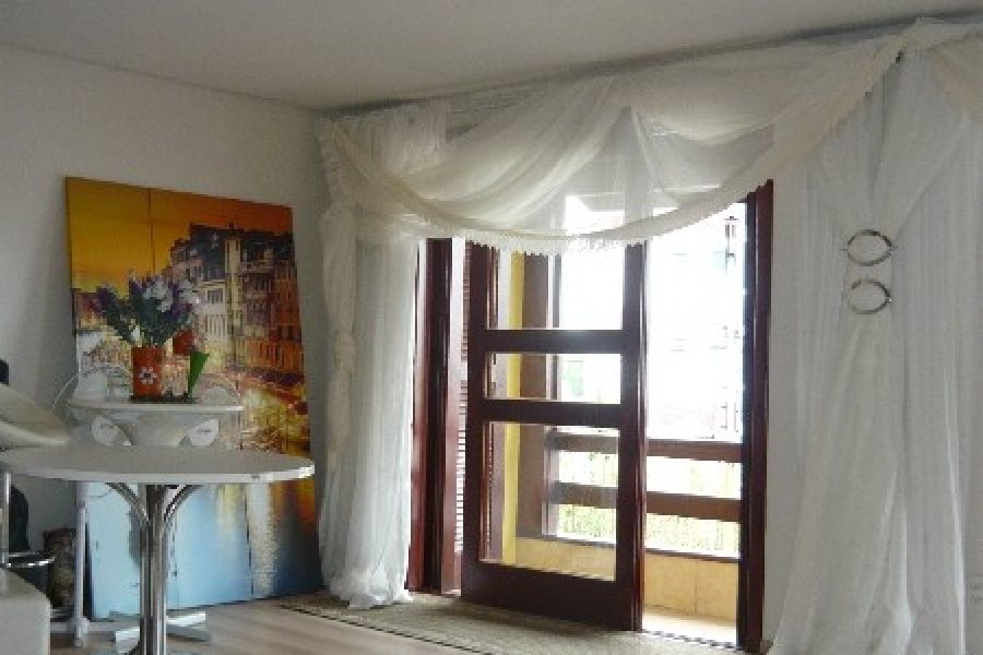 Casa com 330m², 3 dormitórios, 4 vagas, no bairro Colina Sorriso em Caxias do Sul para Comprar