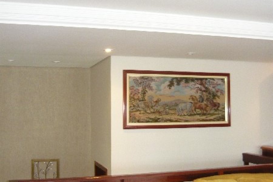 Casa com 330m², 3 dormitórios, 4 vagas, no bairro Colina Sorriso em Caxias do Sul para Comprar