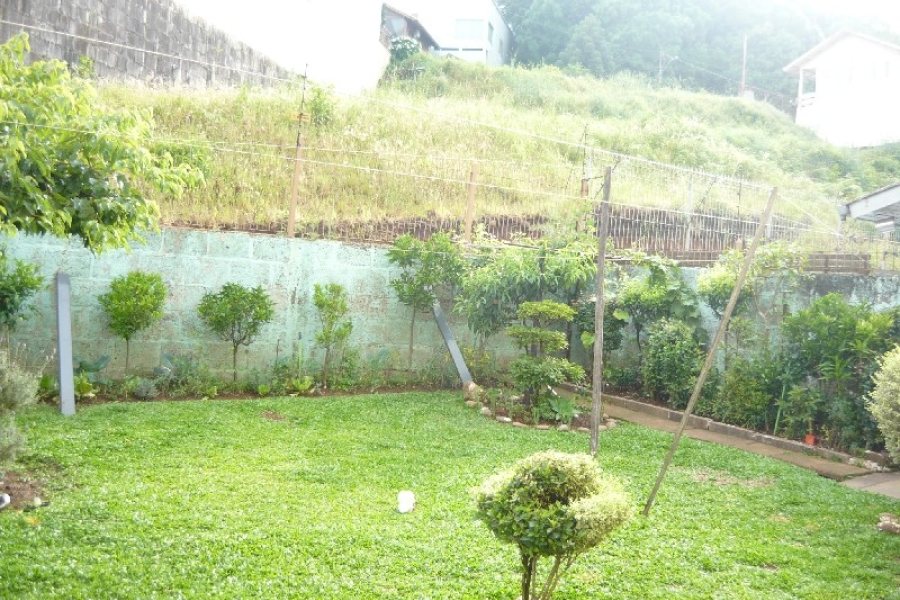 Casa com 330m², 3 dormitórios, 4 vagas, no bairro Colina Sorriso em Caxias do Sul para Comprar