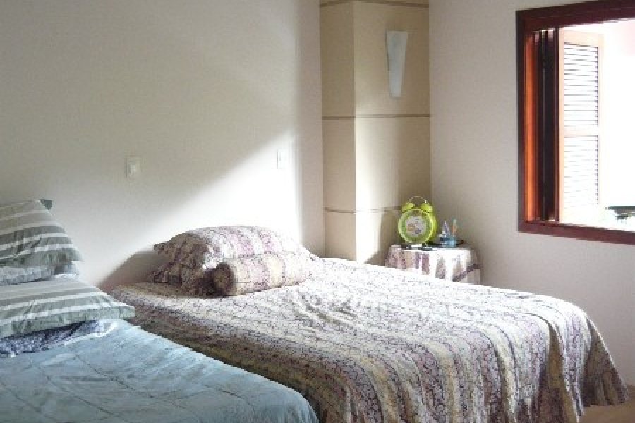 Casa com 330m², 3 dormitórios, 4 vagas, no bairro Colina Sorriso em Caxias do Sul para Comprar