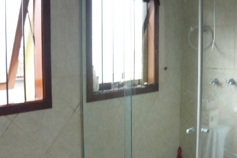 Casa com 330m², 3 dormitórios, 4 vagas, no bairro Colina Sorriso em Caxias do Sul para Comprar