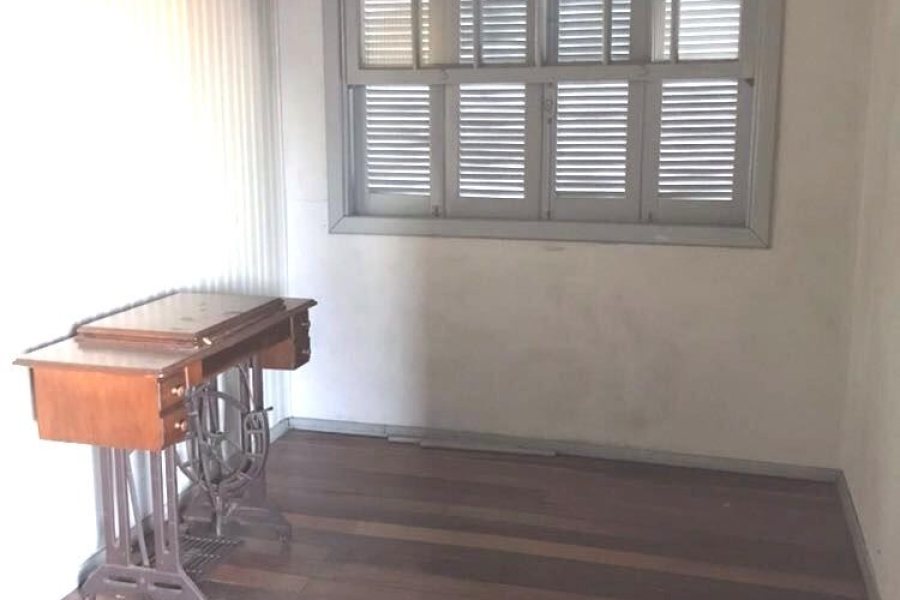 Casa com 160m², 3 dormitórios, no bairro Rio Branco em Caxias do Sul para Comprar