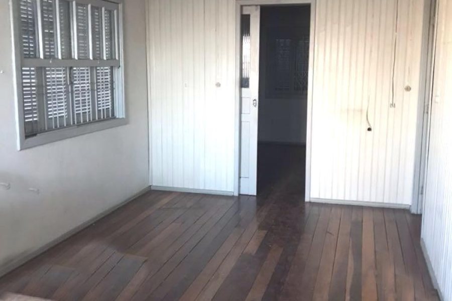 Casa com 160m², 3 dormitórios, no bairro Rio Branco em Caxias do Sul para Comprar
