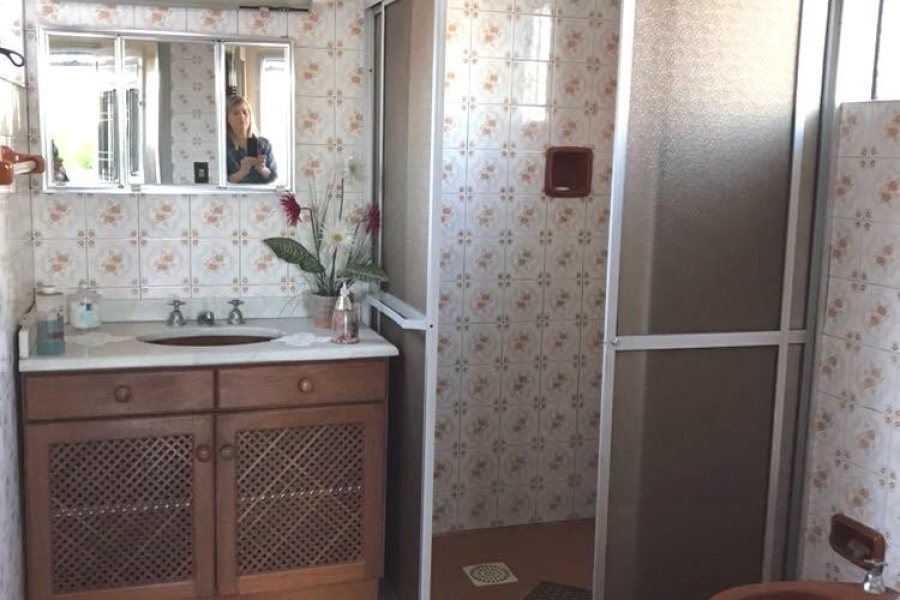 Casa com 160m², 3 dormitórios, no bairro Rio Branco em Caxias do Sul para Comprar