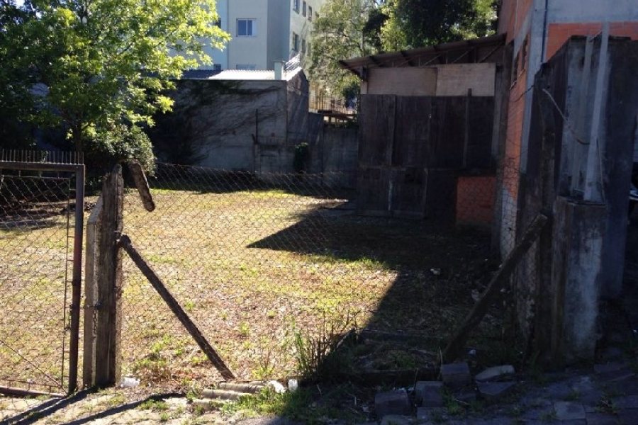 Terreno com 676m², no bairro Salgado Filho em Caxias do Sul para Comprar
