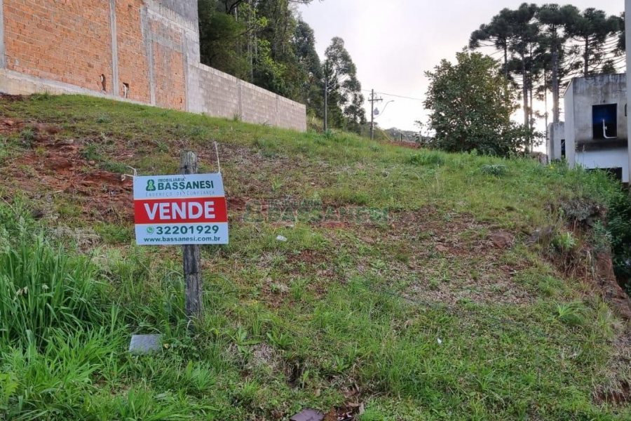 Terreno com 340m², no bairro Monte Bérico em Caxias do Sul para Comprar