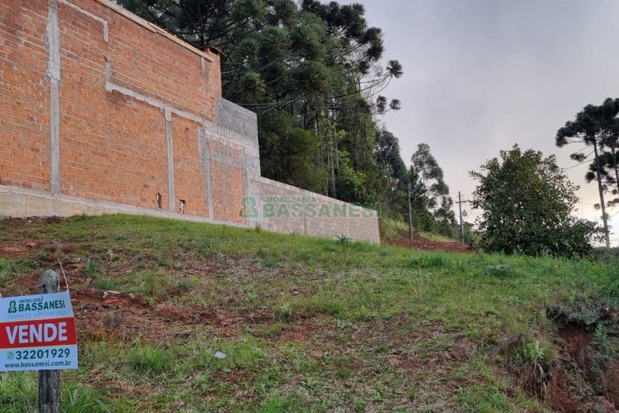 Terreno com 340m², no bairro Monte Bérico em Caxias do Sul para Comprar
