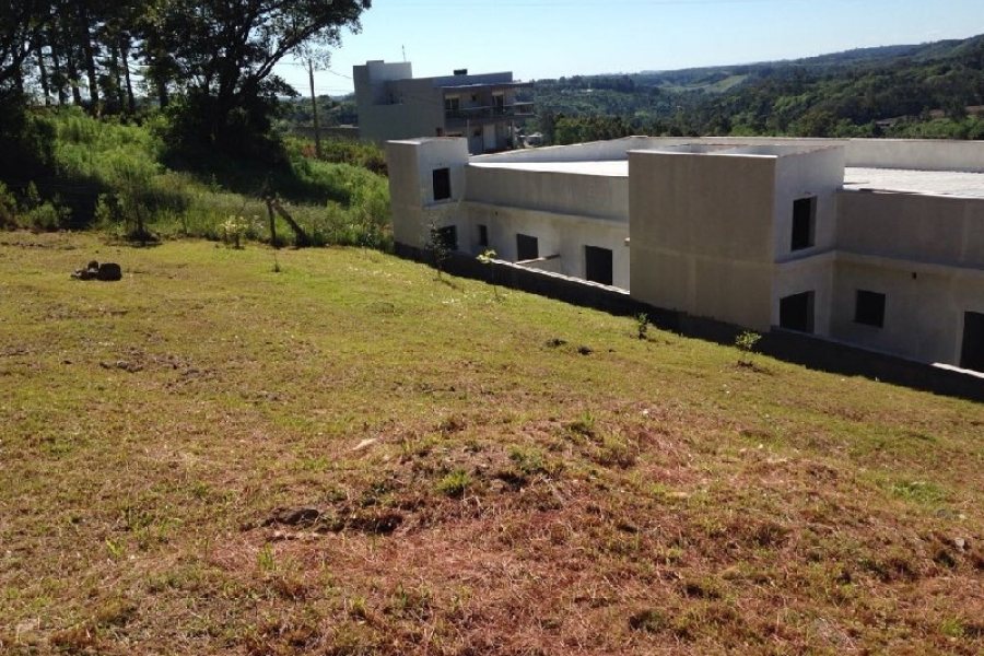 Terreno com 680m², no bairro Santa Catarina em Caxias do Sul para Comprar