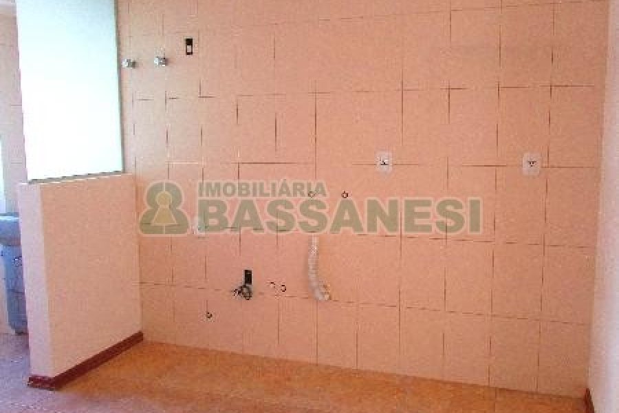 Apartamento com 76m², 2 dormitórios, 2 vagas, no bairro Centro em Caxias do Sul para Comprar